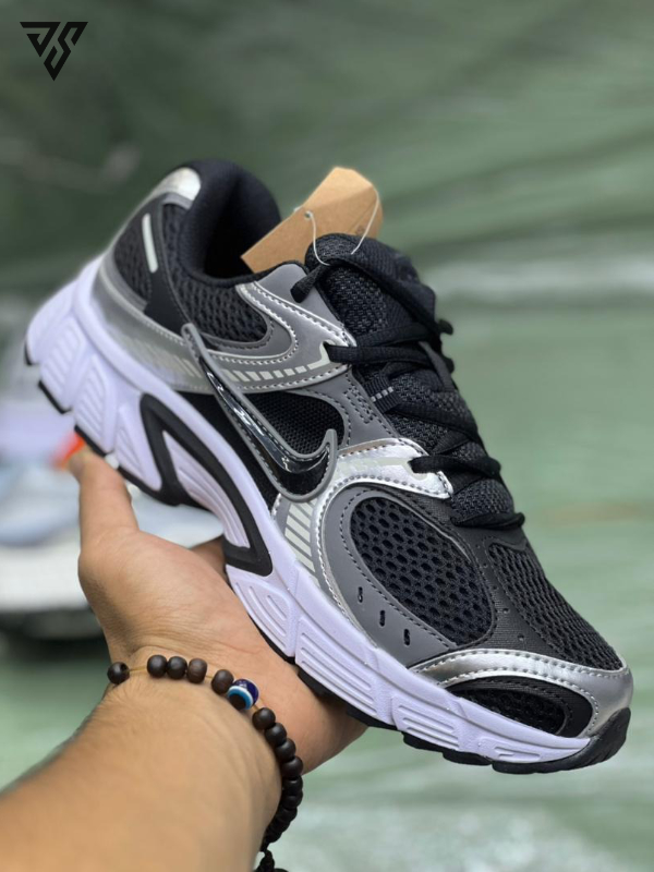 کتونی مردانه نایک وی 5 رانر ( Nike V5 RNR ) کتونی مردانه نایک وی 5 رانر ( Nike V5 RNR )