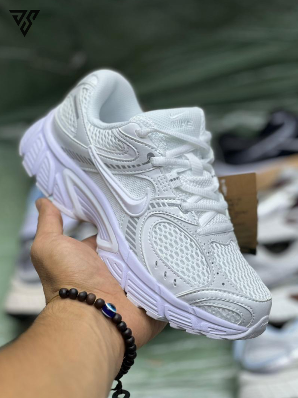 کتونی زنانه نایک وی 5 رانر سفید ( Nike V5 RNR ) کتونی زنانه نایک وی 5 رانر سفید ( Nike V5 RNR )