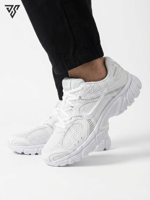 کتونی زنانه نایک وی 5 رانر سفید ( Nike V5 RNR ) کتونی زنانه نایک وی 5 رانر سفید ( Nike V5 RNR )