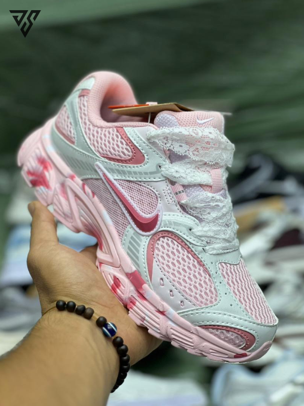 کتونی زنانه نایک وی 5 رانر صورتی ( Nike V5 RNR ) کتونی زنانه نایک وی 5 رانر صورتی ( Nike V5 RNR )