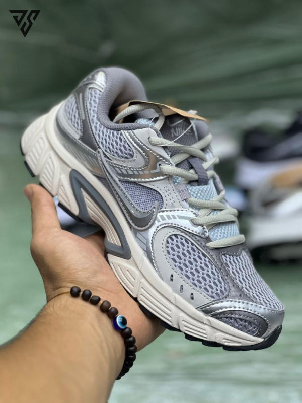 کتونی زنانه نایک وی 5 رانر طوسی ( Nike V5 RNR ) کتونی زنانه نایک وی 5 رانر طوسی ( Nike V5 RNR )