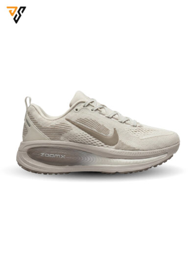 کتونی زنانه نایک وومرو 18 سفید بژ ( Nike Vomero 18 )