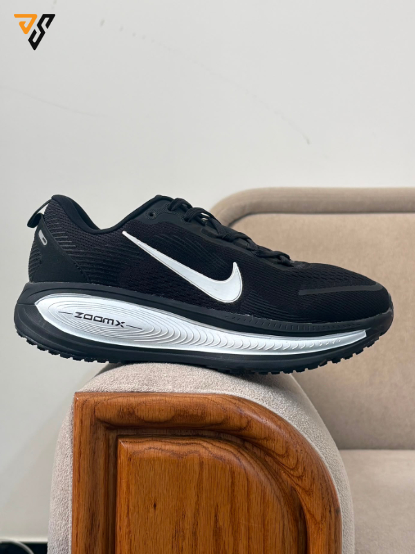 کتونی نایک وومرو 18 مشکی سفید ( Nike Vomero 18 ) کتونی نایک وومرو 18 مشکی سفید ( Nike Vomero 18 )